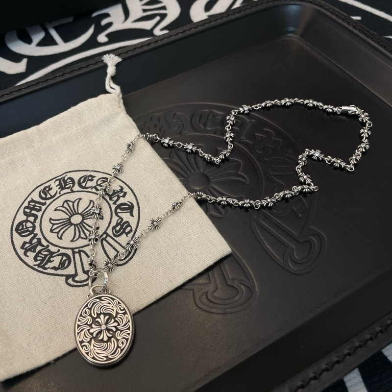 Ch*0me He**ts necklaces